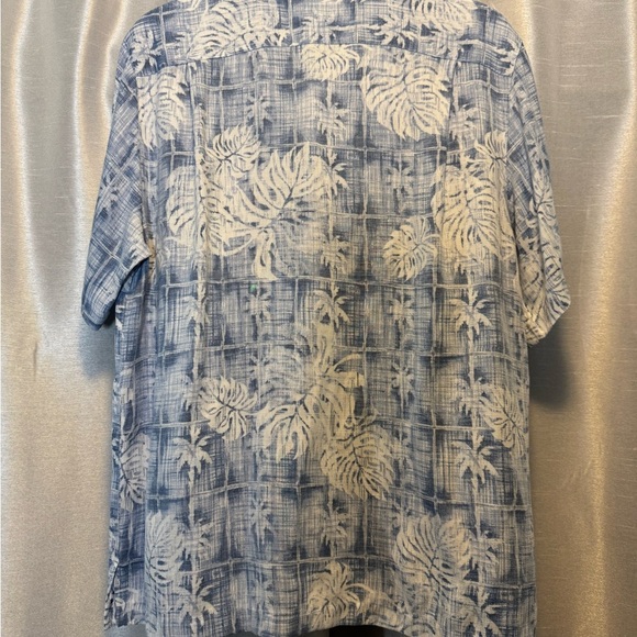 Caribbean Blue and White Casual Button Hawaiian Down Shirt size Large - Picture 3 of 4